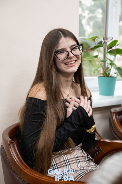 З Херсона, Харкова і Франківська — в один виш: як війна поєднала трьох студенток ХДУ (ФОТО)