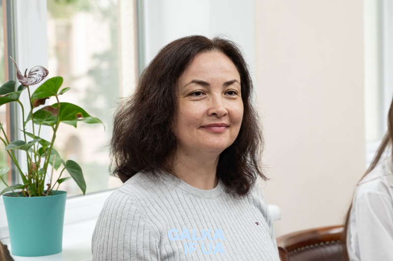 З Херсона, Харкова і Франківська — в один виш: як війна поєднала трьох студенток ХДУ (ФОТО)