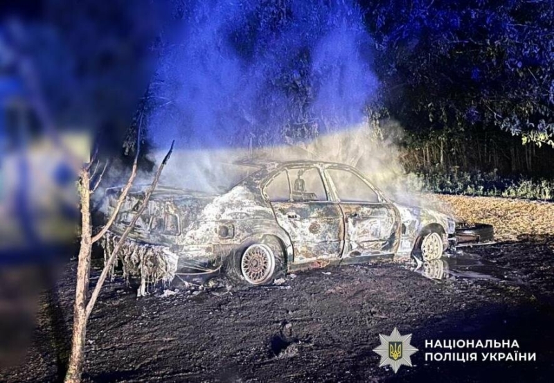 Замість примирення - підпал: чоловік спалив автівки колишньої на Миколаївщині, - ФОТО