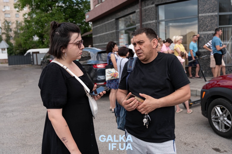 Зберегти останню зелену ділянку: мешканці будинку на Стуса, 5 вийшли на протест проти забудови під вікнами (ФОТО)