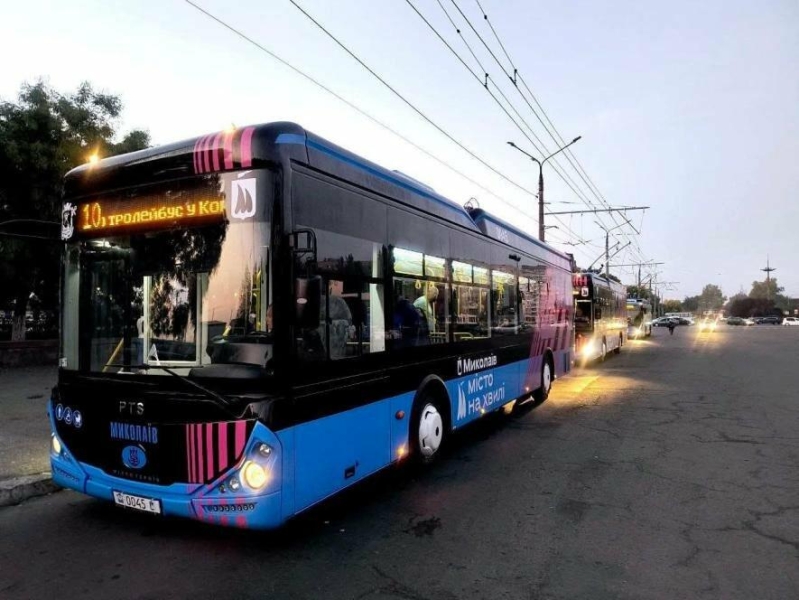 Зміни в розкладі: тролейбуси в Корабельний район підлаштували під новий час прибуття потягу з Києва