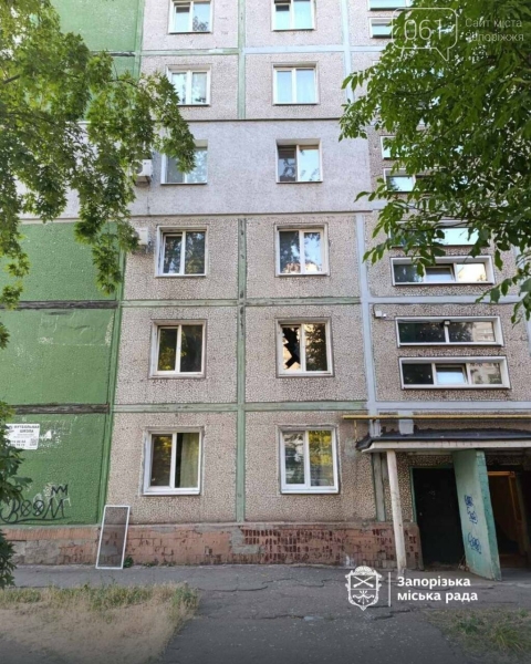 У Запоріжжі через ранкову атаку пошкоджено 10 житлових будинків та промислові об’єкти