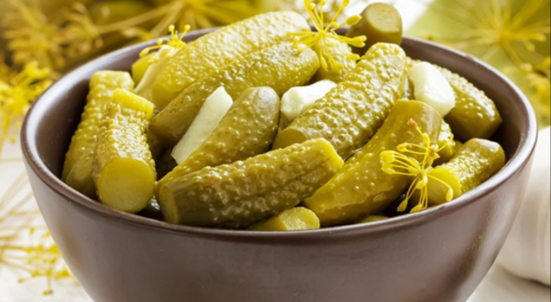Як приготувати хрумкі квашені огірки: простий рецепт на зиму