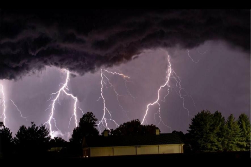 Жахлива температура пре в Україну на цілий тиждень, люта гроза і дощ вдарять у цій області : де чекати на стихійне лихо?