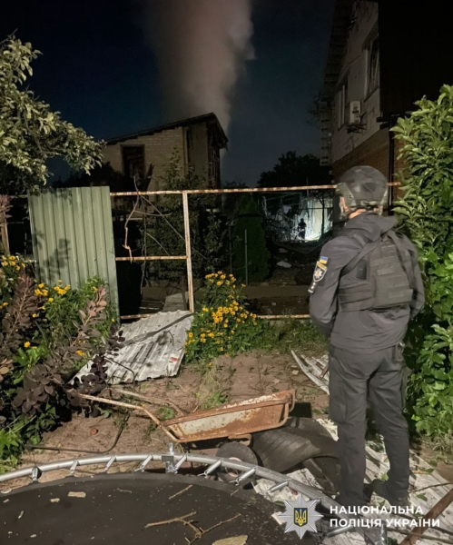 Нічна атака на Київщину: поліція повідомила про стан постраждалих та показала фото наслідків
