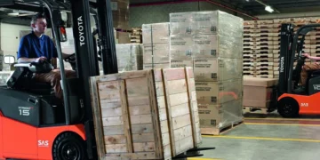 вилочный погрузчик для работы на складе