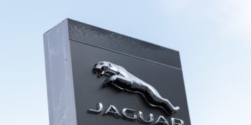 Гендиректор Jaguar Land Rover йде у відставку після 35 років у компанії