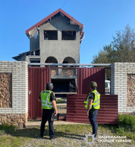 Нічна атака на Київщину: поліція повідомила про стан постраждалих та показала фото наслідків