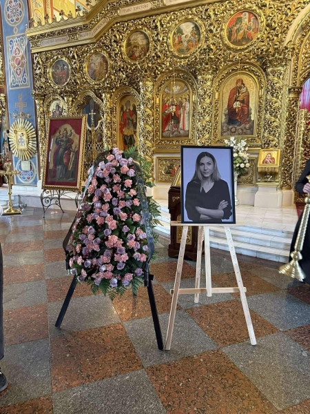 Київ попрощався із закатованою у полоні РФ журналісткою Вікторією Рощиною (фото)