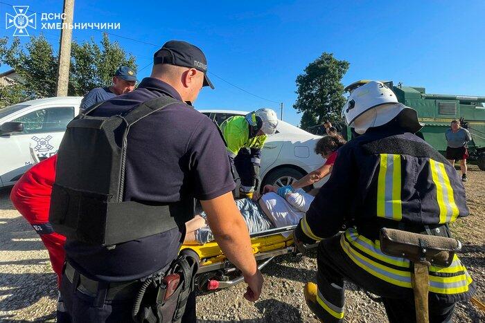 На Хмельниччині зіткнулися два авто: рятувальники деблокували водія