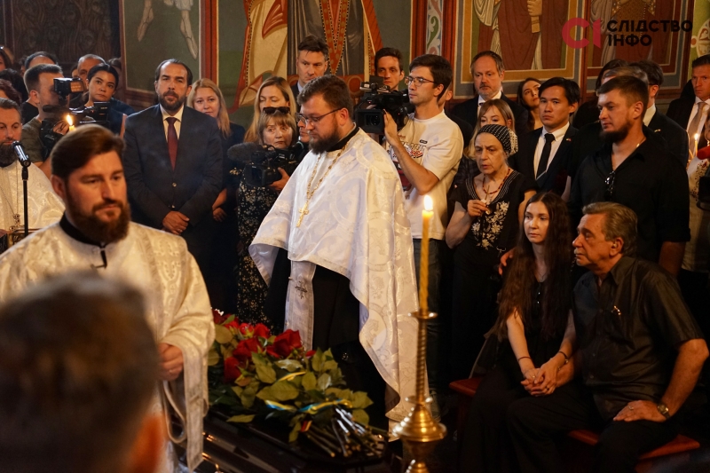 Київ попрощався із закатованою у полоні РФ журналісткою Вікторією Рощиною (фото)