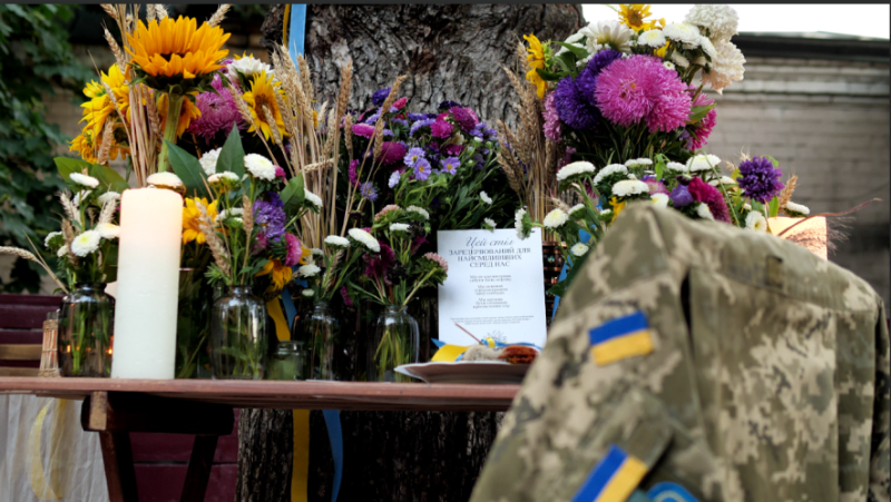 Стіл пам&rsquo;яті 2025: як зареєструватися для участі у національній акції вшанування полеглих захисників України