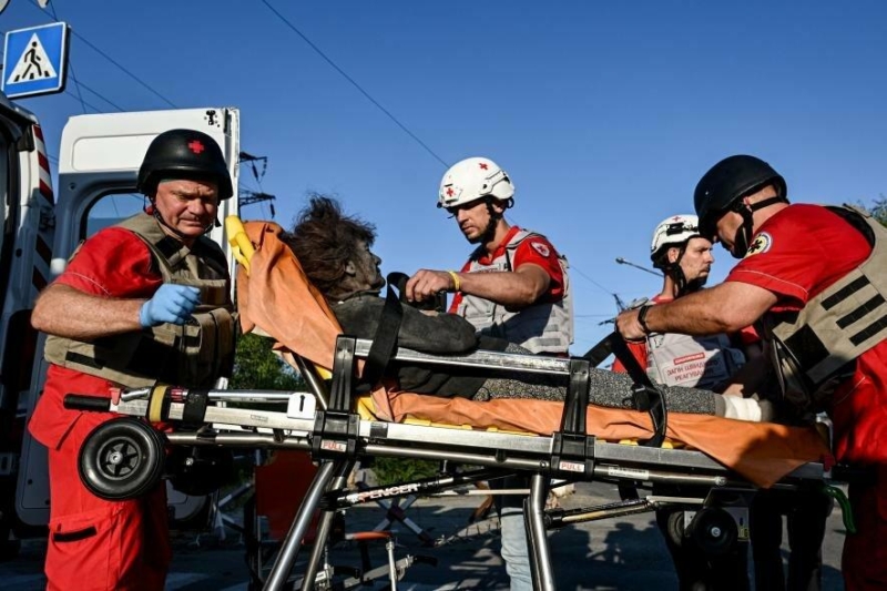 Зруйнований автовокзал, поранені люди, робота служб: у Запоріжжі завершені аварійно-рятувальні роботи на місці влучання КАБ, - ФОТО