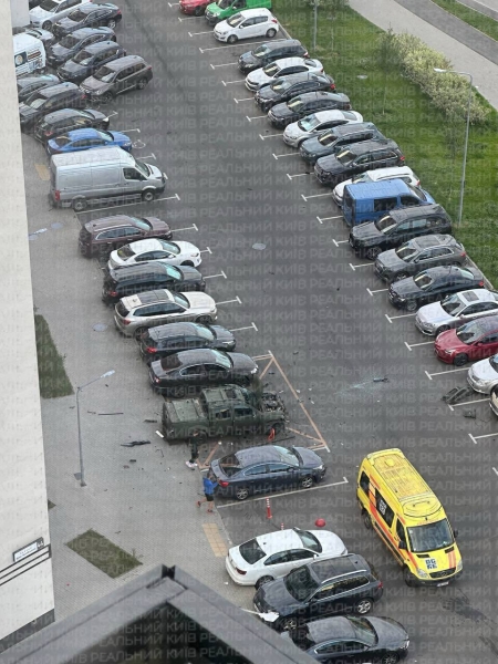 У Подільському районі Києва невідомі підірвали авто (фото)