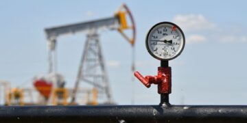 Нафтові доходи РФ обвалились на третину
