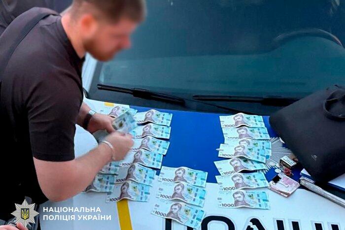 На Хмельниччині викрили канал втечі чоловіків за кордон за 4 000 доларів