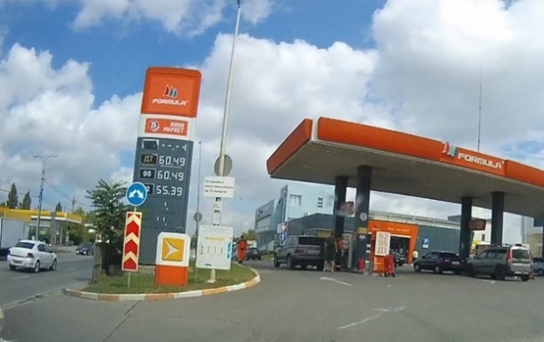 У Криму почали продавати бензин за талонами