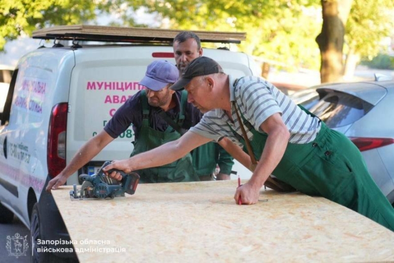 У Запоріжжі через ранкову атаку пошкоджено 10 житлових будинків та промислові об’єкти