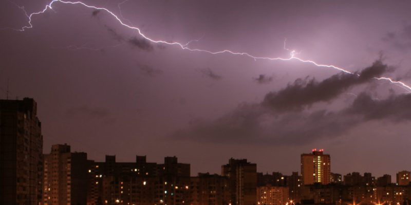 Грози й град на підході: Україну накриє шквальний вітер до 20 м/с