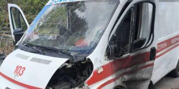 Росіяни атакували автомобіль екстреної допомоги на Харківщині