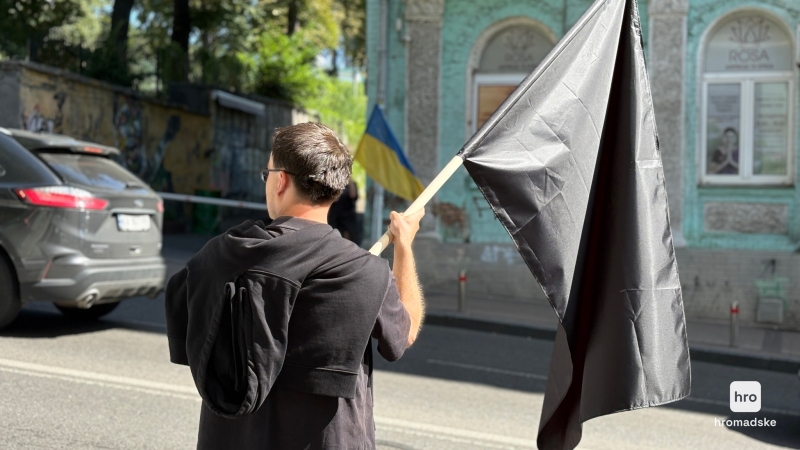 Київ попрощався із загиблим на війні художником Давидом Чичканом (фото)