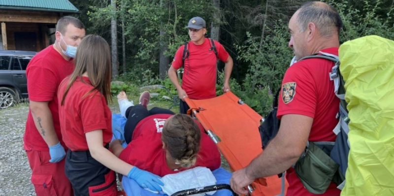 Рятувальна операція на Говерлі: постраждала туристка доставлена до медиків (ФОТО)