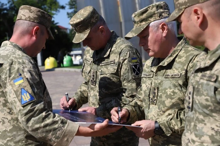 У Києві відбулося відкриття пам’ятного знака на честь воїнів Повітряних сил