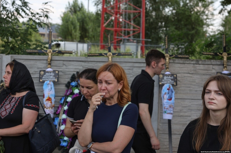 Київщина попрощалася з родиною Гайових, вбитою російською ракетою 31 липня (фото)