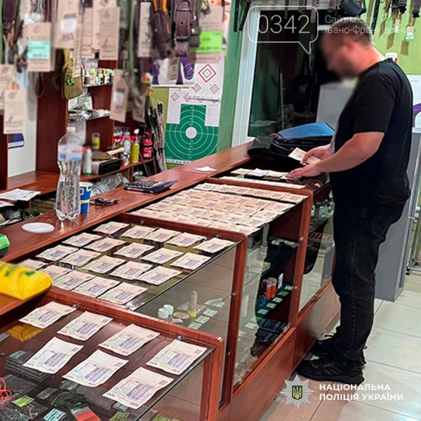 На Прикарпатті викрили масштабну схему видачі фальшивих дозволів на зброю (ФОТО)