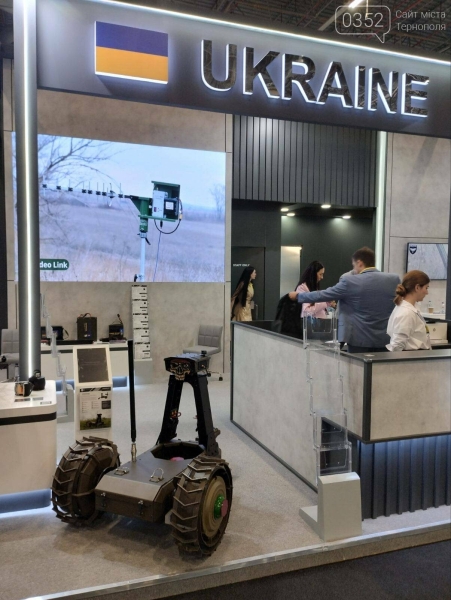 Тернопільський дрон для дистанційного мінування вразив світ на оборонній виставці у Стамбулі