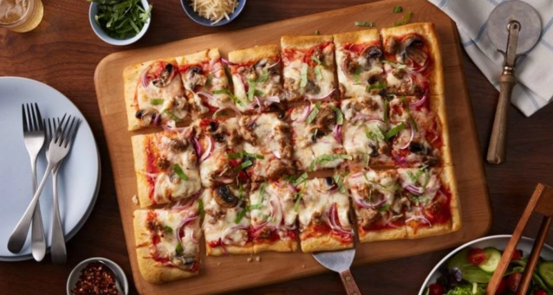 Домашня піца на листковому тісті: швидкий рецепт на кожен день