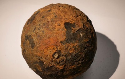 На Хортиці знайшли чавунне гарматне ядро XVIII століття