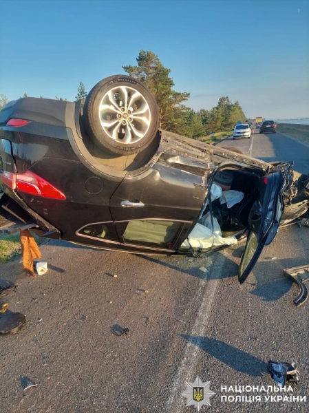 На Вишгородщині сталася аварія з перекиданням за участі трьох авто (фото)
