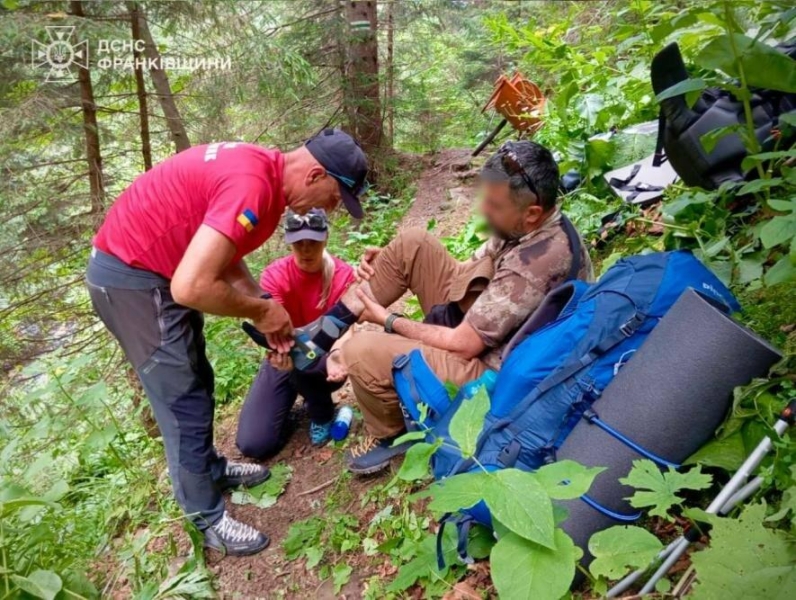 Порятунок на Грофі: турист із Львова травмував ногу під час спуску (ФОТО)