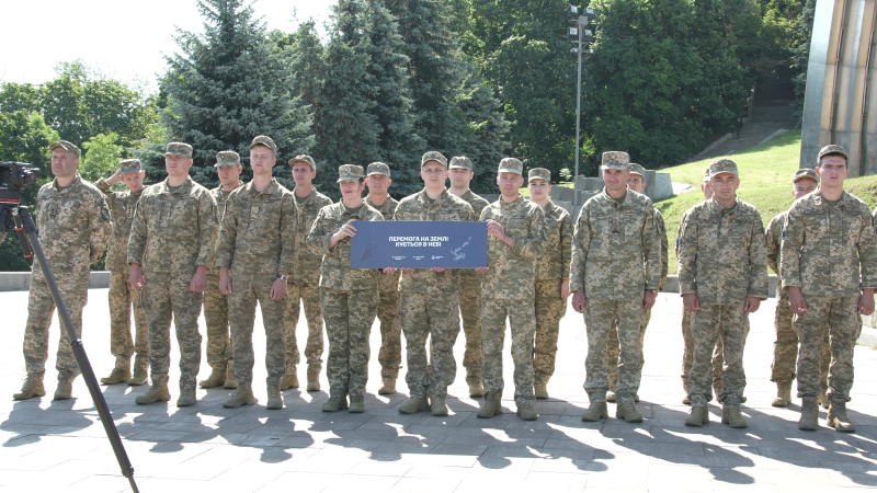 У Києві відбулося відкриття пам’ятного знака на честь воїнів Повітряних сил