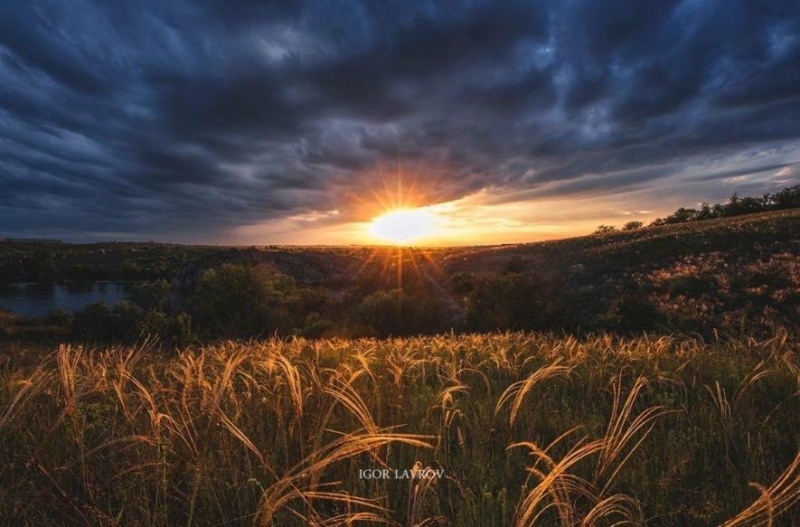 Міжсезонні контрасти: чого чекати від погоди в останній день літа на Прикарпатті?