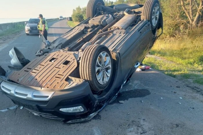 На Вишгородщині сталася аварія з перекиданням за участі трьох авто (фото)