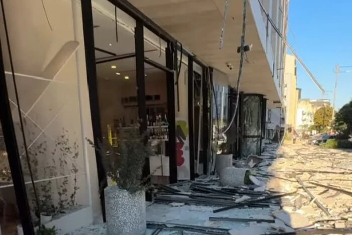 Київ. Одна з кондитерських повністю зруйнована внаслідок обстрілу РФ