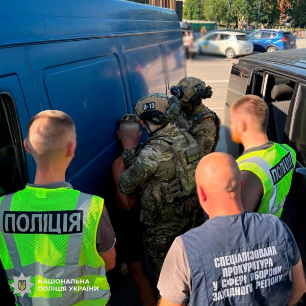 На Хмельниччині викрили канал втечі чоловіків за кордон за 4 000 доларів