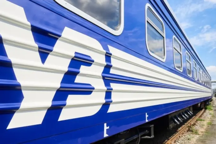 Сходження пасажирського потягу з рейок на Закарпатті: коли відновиться рух