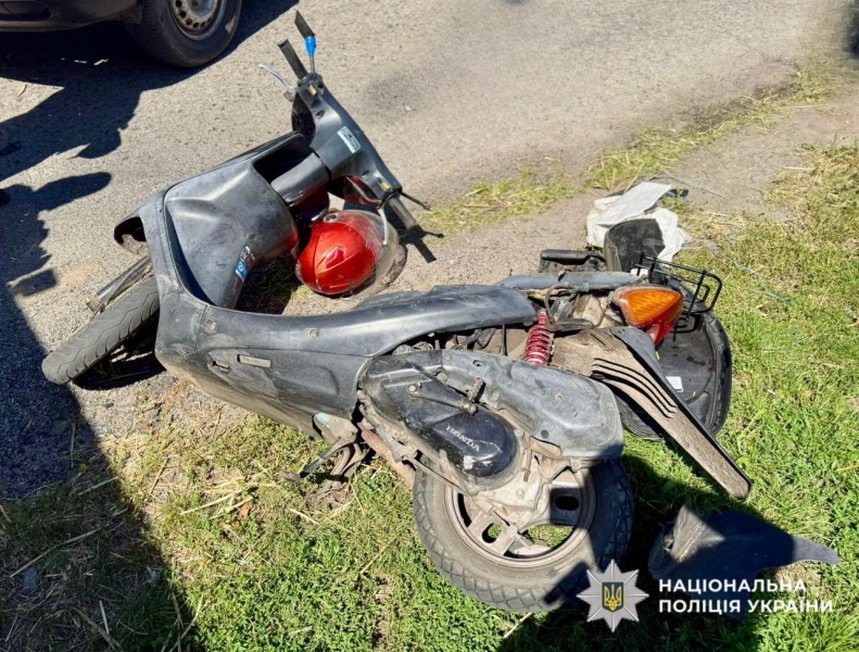 Підлітки на Київщині потрапили в аварію: на мопеді не розминулися з мікроавтобусом