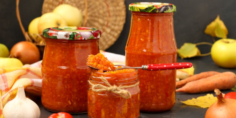 Аджика на зиму: простий рецепт із овочів та яблук