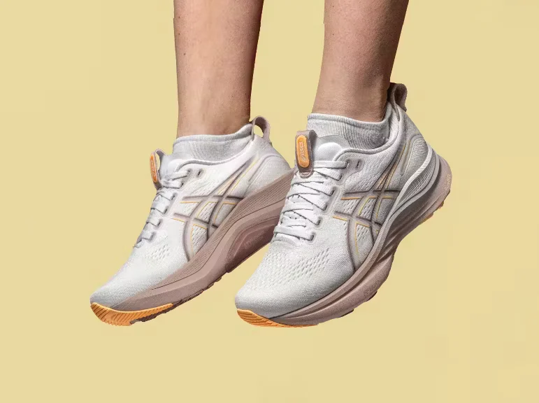женские кроссовки asics