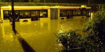 “Жахлива гроза вдарить і затопить водою, сюди пре шалене похолодання і дощ”: де на День Незалежності вгатить негода?