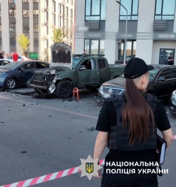 У Подільському районі Києва невідомі підірвали авто (фото)