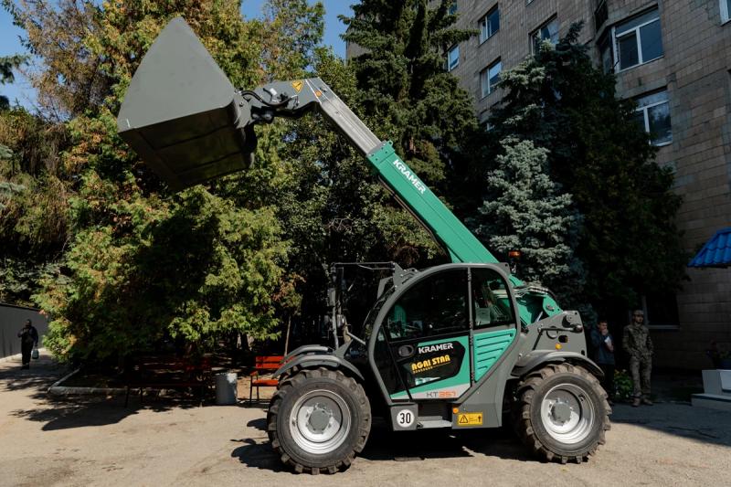 Безпека, ментальне здоров’я, подолання освітніх втрат, підтримка педагогів: на Полтавщині відбулася серпнева конференція освітян