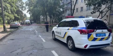 У Києві підозрюваний у скоєнні злочину підірвав квартиру, поранивши поліцейського (фото)