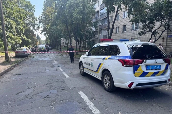 У Києві підозрюваний у скоєнні злочину підірвав квартиру, поранивши поліцейського (фото)