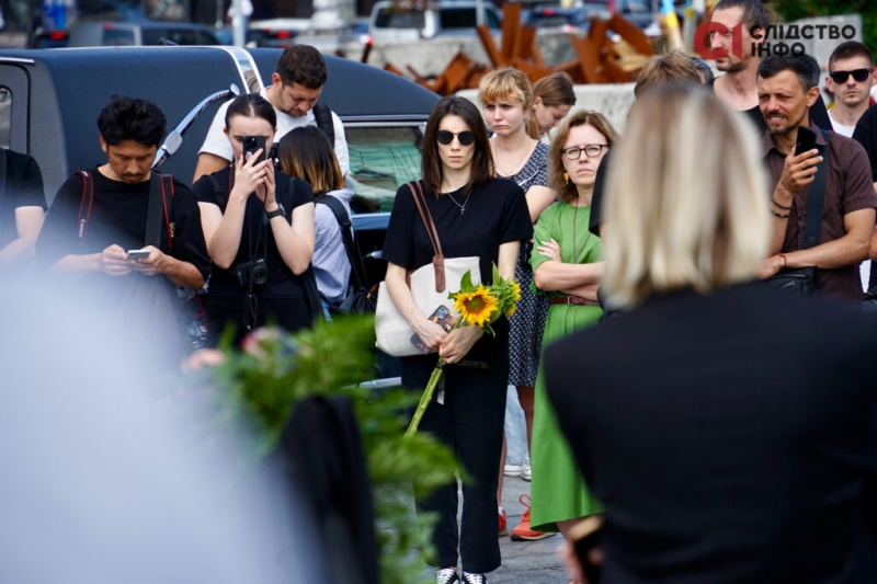 Київ попрощався із закатованою у полоні РФ журналісткою Вікторією Рощиною (фото)