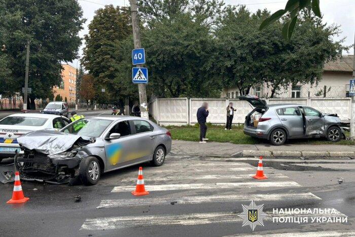 ДТП у Хмельницькому: на перехресті Шевченка та Янчук зіткнулися два авто